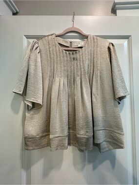 Textured Pintuck Short Sleeve Top in Light Beige/Gold Shimmer